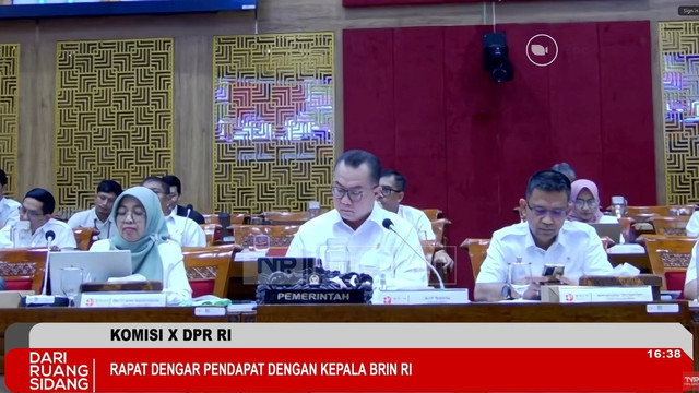 Komisi X DPR RI menggelar rapat dengan pendapat (RDP) dengan Kepala BRIN Arief Satria di Kompleks Parlemen, Senayan, Jakarta, Selasa (27/1/2026). Foto: YouTube/ TVR Parlemen