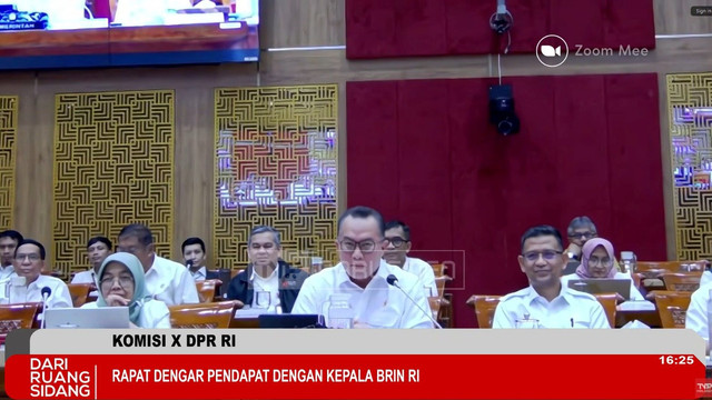 Komisi X DPR RI menggelar rapat dengan pendapat (RDP) dengan Kepala BRIN Arief Satria di Kompleks Parlemen, Senayan, Jakarta, Selasa (27/1/2026). Foto: YouTube/ TVR Parlemen