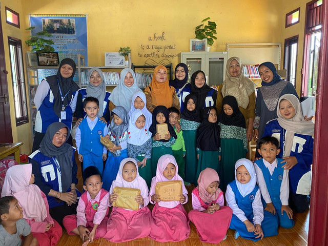 Mahasiswa KKN Khusus Berdampak FMIPA UNRI Laksanakan Program Edu-Collab
