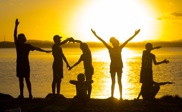 Ilustrasi daftar pemain film Shaka Oh Shaka. Foto: Unsplash.com/Cybèle and Bevan