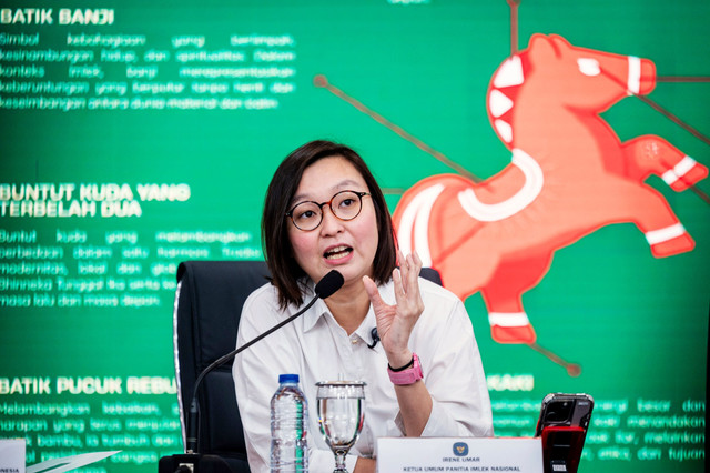 Wakil Ekonomi Kreatif sekaligus Ketua Umum Panitia Imlek Nasional, Irene Umar memberikan keterangan saat konferensi pers peluncuran logo Imlek Festival 2026 di Auditorium Bakom RI, Jakarta, Rabu (28/1/2026). Foto: Bayu Pratama S/ANTARA FOTO
