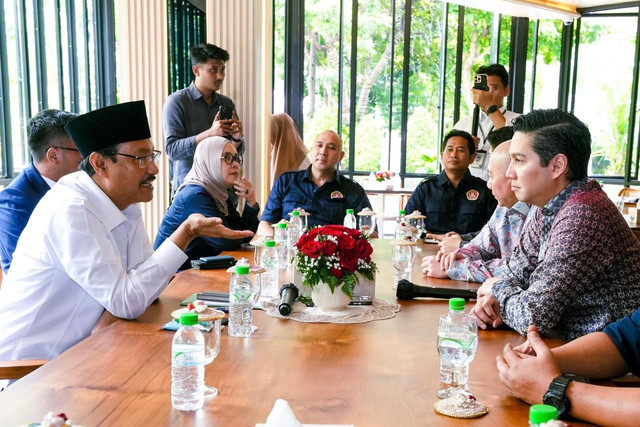 Ketua Pengurus Nasional Karang Taruna (PNKT) Budi Satriyo Djiwandono bertemu Mensos Saifullah Yusuf di Kantor Kementerian Sosial, Rabu (28/1/2026). Foto: Kemensos RI