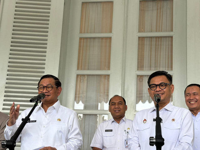 Pramono Anung dan Ace Hasan Syadzily soal MoU dengan Lembaga Ketahanan Nasional (Lemhannas) RI sebagai upaya memperkuat wawasan kebangsaan dan kepemimpinan nasional di lingkungan Pemprov DKI Jakarta.. Foto: Amira Nada/kumparan