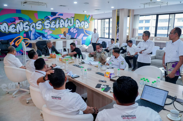 Wamensos Agus Jabo Priyono menerima audiensi Wali Kota Baubau Yusran Fahim, Bupati Sukamara Masduki, dan Bupati Aceh Besar Muharram Idris di Kantor Kementerian Sosial, Rabu (28/1/2026). Foto: Kemensos RI
