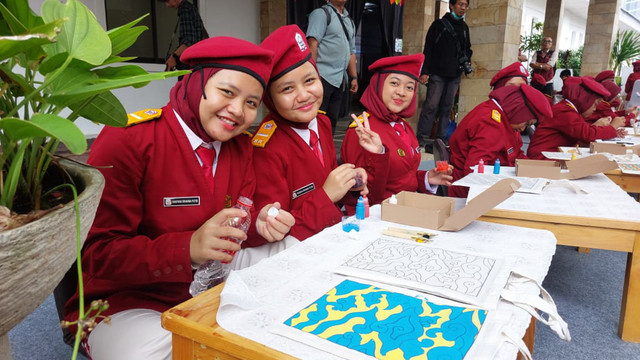 Kunjungan Menteri Sosial Saifullah Yusuf (Gus Ipul), Wamensos Agus Jabo, dan rombongan Sudrajad Djiwandono ke SRMA 10 Jakarta Selatan di Pusdiklatbangprof Margaguna, Jakarta, Rabu (28/1/2026). Foto: Nabila Ulfa/kumparan