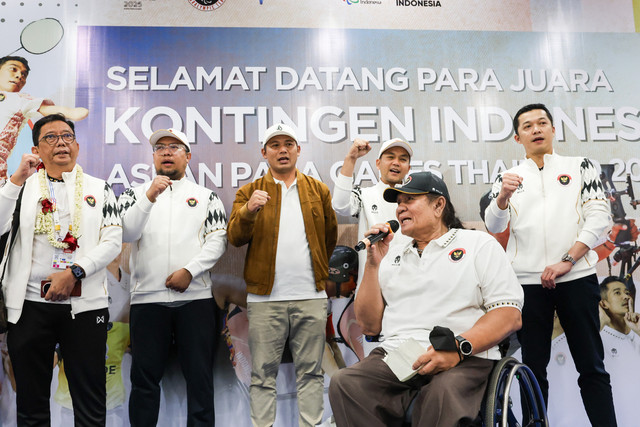 Wamenpora Taufik Hidayat apresiasi atlet ASEAN Para Games yang lampaui target. Foto: NPC Indonesia