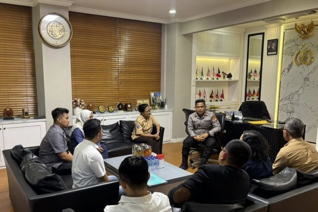 Mediasi antara guru berinisial CB atau akrab disapa Ibu Budi dan pihak orang tua murid berkaitan dengan kasus dugaan kekerasan verbal di Polres Tangerang Selatan, Rabu (28/1/2026). Foto: Humas Polres Tangerang Selatan/HO/Antara