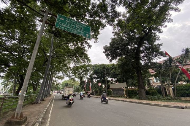 Jalan KS Tubun Karawaci ditutup dan diarahkan ke jalur alternatif karena ada syuting film Tygo yang diperankan oleh Lisa Blackpink.  Foto: Dinas Perhubungan Kota Tangerang