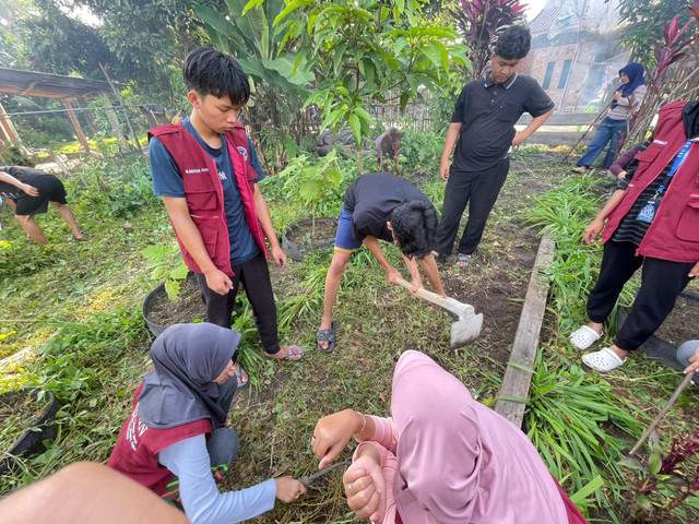 Kegiatan gotong royong. Foto: Dokumentasi pribadi