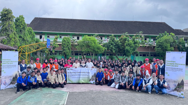 Siswa SMA Negeri 1 Pundong mengikuti pelatihan tanggap bencana gempa bumi yang digelar InJourney Destination Management, Rabu (28/1). Foto: Pandangan Jogja/Danang BK