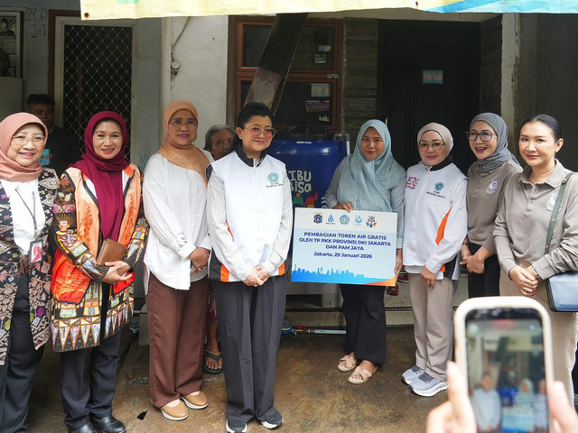 TP PKK Provinsi DKI Jakarta dan Daya Wanita PAM JAYA dalam kegiatan sosial kemasyarakatan di wilayah DKI Jakarta, Jum'at (30/01). Foto: Dok. Istimewa