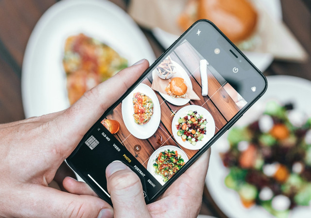 Ilustrasi HP untuk foto produk 2026. Foto: Unsplash