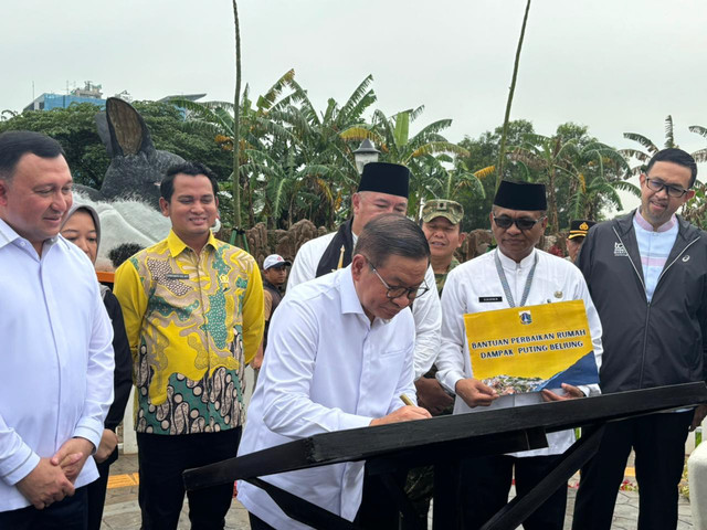 Gubernur DKI Jakarta Pramono Anung ketika meresmikan Taman Kelinci Rorotan Cilincing (Roci), Jakarta Utara pada Jumat (30/1). Foto: Amira Nada/kumparan