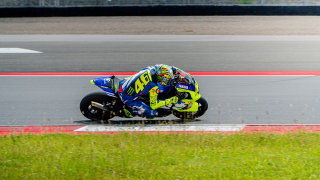 Valentino Rossi mengaspal di Pertamina Mandalika International Circuit dalam rangkaian kegiatan Pertamina Enduro VR46 Riders Academy yang berlangsung pada 27-29 Januari 2026. Foto: MGPA