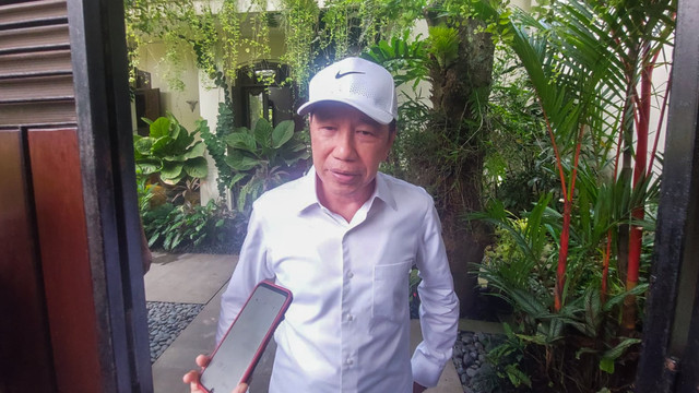Presiden ke-7 Joko Widodo (Jokowi) buka suara terkait namanya dikaitkan kasus dugaan korupsi kuota haji. Mantan Wali Kota Solo ini menegaskan disetiap kasus pasti namanya dikaitkan pada Jum'at (30/01) Foto: Dok. kumparan