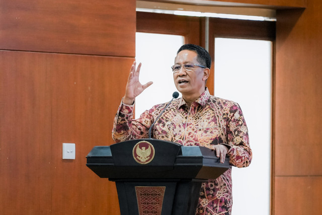 Menteri Hukum Supratman Andi Agtas meresmikan pembentukan Pos Bantuan Hukum (Posbankum) Desa dan Kelurahan di Provinsi Kalimantan Selatan, Jumat (30/1). Foto: Dok. Kemenhum RI