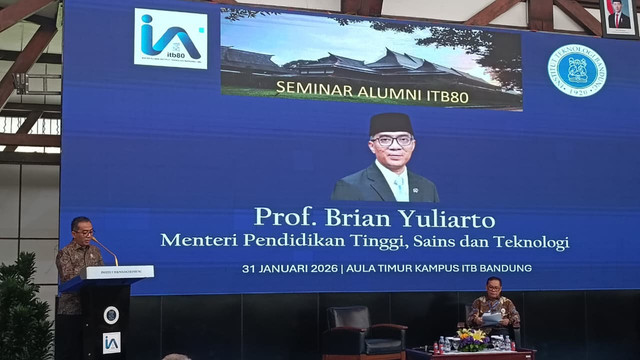 Mendiktisaintek Brian Yuliarto di ITB, Sabtu (31/1/2026). Foto: Abisatya/kumparan