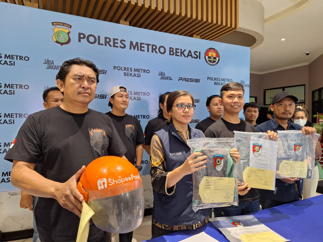 Wakasat Reskrim Polres Metro Bekasi, AKP Ferida Panjaitan (tengah) saat mengungkap kasus penculikan anak. Dok: kumparan
