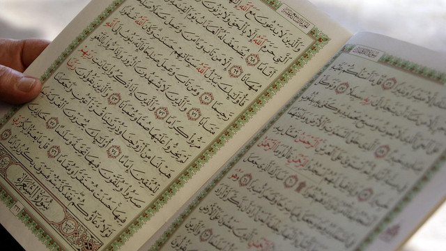 Al-qur'an sebagai sumber hukum utama umat islam. Foto: Pixabay