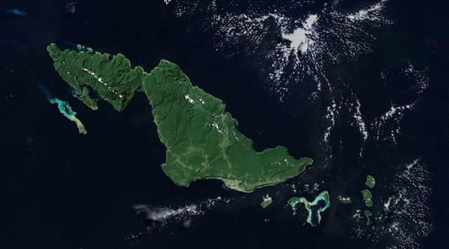 Pulau Biak pada citra satelit yang diambil pada 11 April 2020. Sumber: zelvan/shutterstock.com