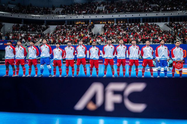 Pemain Timnas futsal Indonesia bersiap menyanyikan lagu Indonesia Raya sebelum pertandingan melawan Timnas futsal Irak pada pertandingan grup A Piala Asia Futsal 2026 di Indonesia Arena, Senayan, Jakarta, Sabtu (31/1/2026). Foto: Bayu Pratama S/ANTARA FOTO
