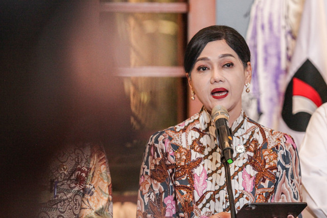 Plt Ketua dan Wakil Ketua Dewan Komisioner OJK Frederica Widyasari Dewi menyampaikan keterangan pers di Wisma Danantara, Jakarta, Sabtu (31/1/2026). Foto: Darryl Ramadhan/ANTARA FOTO