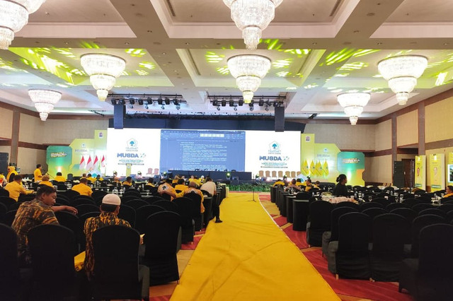 Musda XI Golkar Sumut Ricuh, Dua Kelompok Saling Serang di Depan Hotel