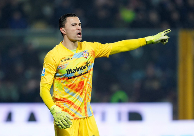 Emil Audero saat Cremonese vs Inter Milan dalam laga pekan ke-23 Liga Italia 2025/26 di Stadio Giovanni Zini, Senin (2/2) dini hari WIB. Foto: REUTERS/Matteo Ciambelli