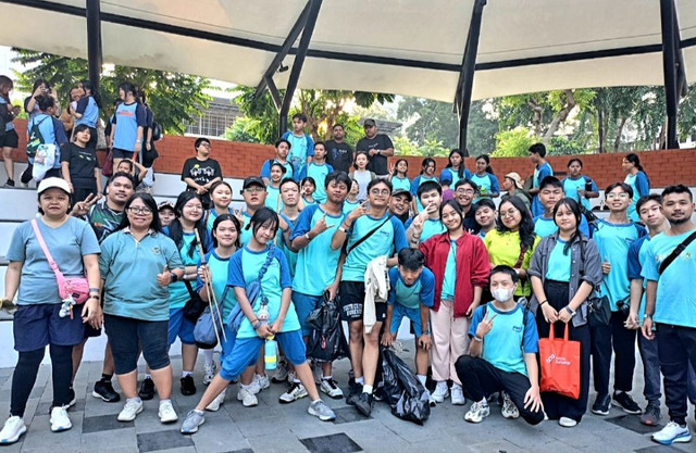 Ilustrasi, kekompakan dalam lingkungan sekolah meningkatkan kualitas martabat manusia sebagai makhluk sosial. Sumber: Dok. Strada.