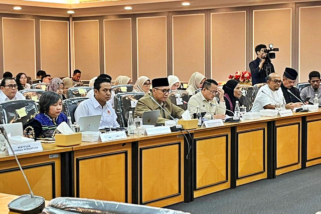 Suasana rapat dengar pendapat Komisi XIII dengan Kementerian HAM, Komnas HAM, Komnas Perempuan dan LPSK terkait pelanggaran HAM terhadap perempuan, di Kompleks Parlemen, Senayan, Jakarta, Senin (2/2/2026). Foto: Nasywa Athifah/kumparan