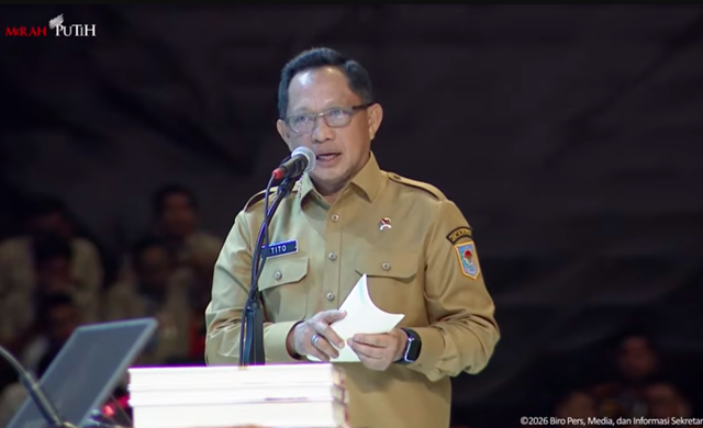 Menteri Dalam Negeri Tito Karnavian memberikan sambutan di Rakornas Pemerintah Pusat dan Daerah Tahun 2026. Foto: You Tube Kemendagri RI