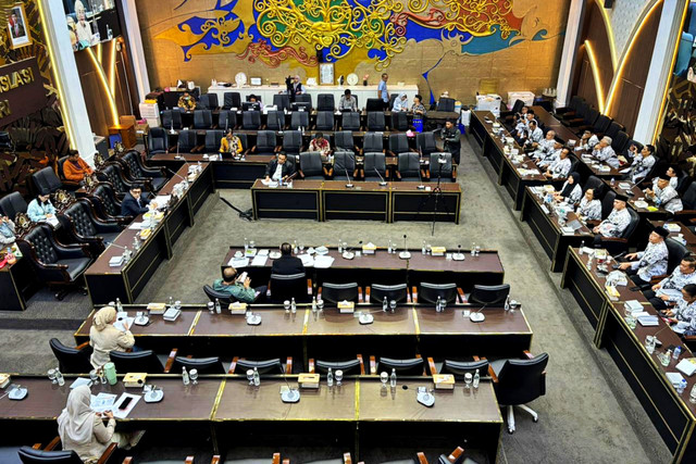 Audiensi Badan Legislasi dengan Persatuan Guru Republik Indonesia (PGRI) di DPR, Jakarta, Senin (2/2/2026). Foto: Abid Raihan/kumparan