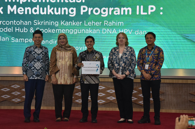 Kementerian Kesehatan Republik Indonesia (Kemenkes) bersama Jhpiego Indonesia, Roche Diagnostics Indonesia, dan Bio Farma menggelar diseminasi nasional hasil studi percontohan skrining kanker leher rahim menggunakan metode DNA HPV di Provinsi Jawa Timur. Foto: Kementerian Kesehatan Republik Indonesia