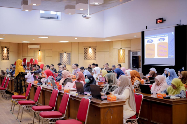 Suasana kegiatan Workshop yang diikuti oleh dosen dan peneliti PTMA