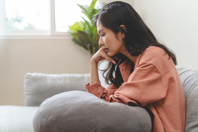 Ilustrasi ibu sedih. Foto: Shutterstock