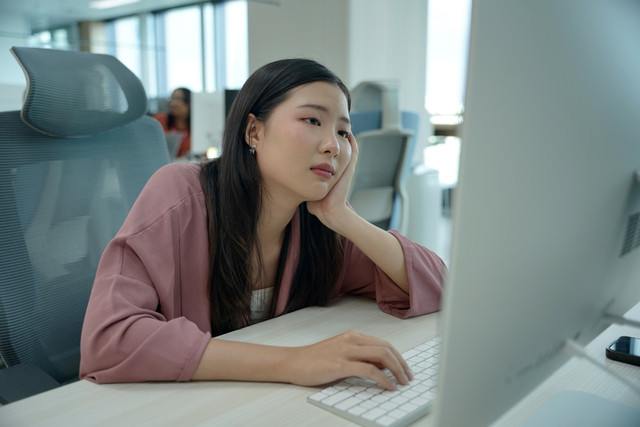 Ilustrasi perempuan sedih. Foto: Shutterstock
