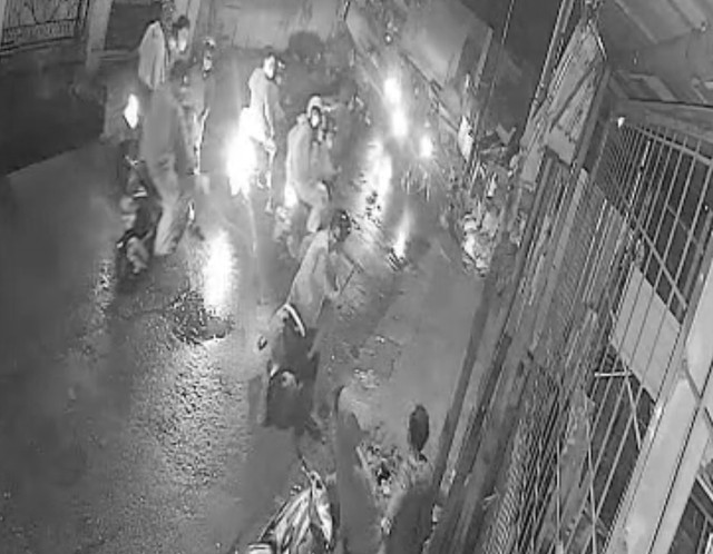 CCTV yang merekam aksi kriminal gerombolan bermotor di Bandung. Dok: Istimewa