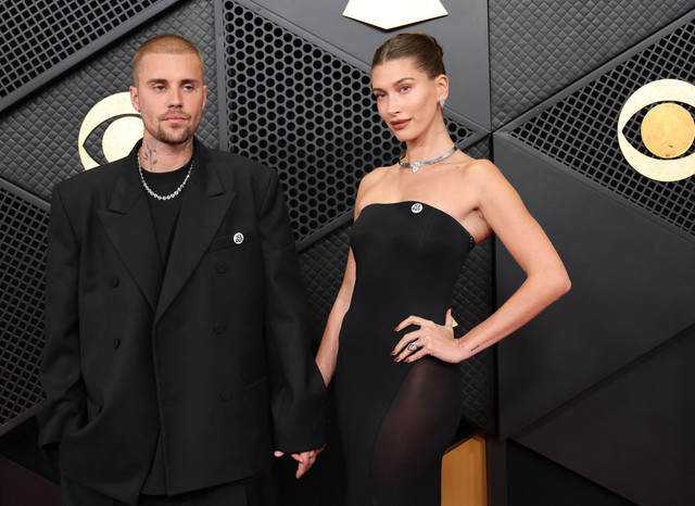 Justin Bieber dan Hailey Bieber menghadiri Penghargaan GRAMMY ke-68 di Los Angeles, California, Minggu (1/2/2026). Foto: Amy Sussman/Getty Images via AFP