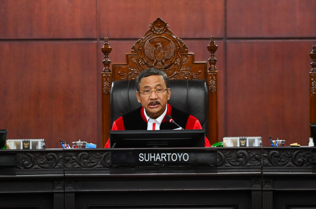Ketua Mahkamah Konstitusi (MK), Suhartoyo memimpin sidang pembacaan putusan Pengujian Materiil Undang-Undang Nomor 1 Tahun 1974 tentang Perkawinan di Gedung MK, Jakarta, Senin (2/2/2026). Foto: Rivan Awal Lingga/ANTARA FOTO