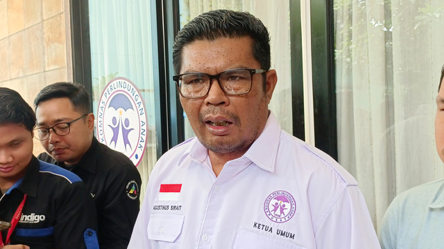 Ketua Komnas PA, Agustinus Sirait, di Kantornya di Kawasan Jakarta Timur. Foto: Aprilandika Pratama/kumparan