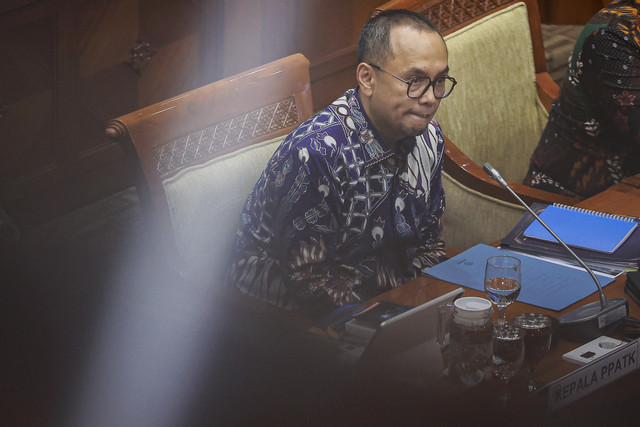 Kepala Pusat Pelaporan dan Analisis Transaksi Keuangan (PPATK), Ivan Yustiavandana menyampaikan paparan pada rapat kerja dengan Komisi III DPR di Kompleks Parlemen, Senayan, Jakarta, Selasa (3/2/2026). Foto: Dhemas Reviyanto/ANTARA FOTO