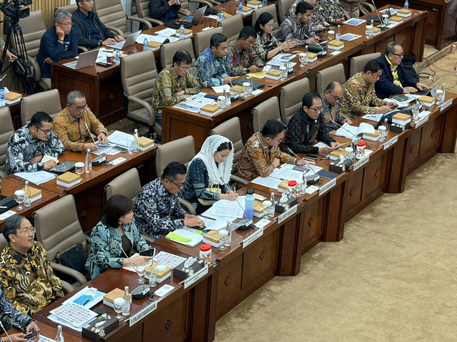 Wamenperin Faisol Riza dalam Rapat Kerja bersama Komisi VI DPR RI di Kompleks Parlemen Senayan, Jakarta Selatan, Rabu (4/2/2026). Foto: Najma Ramadhanya/kumparan