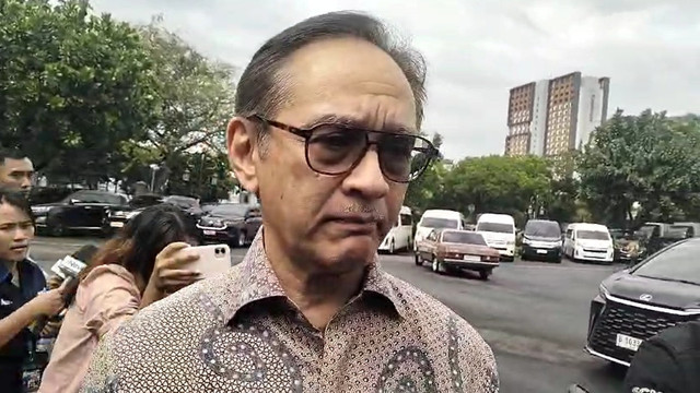 Mantan Menlu Marty Natalegawa di Kompleks Istana Kepresidenan, Jakarta Pusat, Rabu (4/2/2026). Foto: Zamachsyari/kumparan