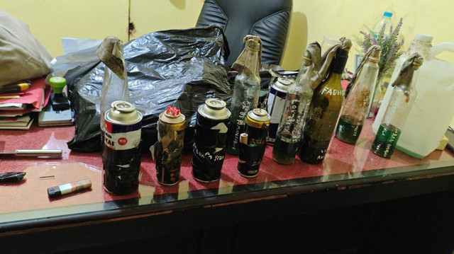 Barang bukti pelemparan bom molotov. Foto: Dok. Istimewa