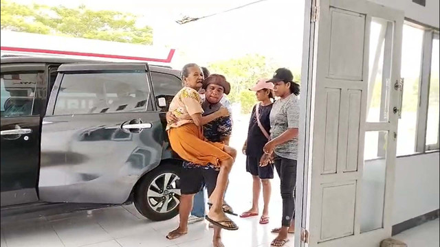 Fransina Tamaela (69) yang hidup terasing di tengah hutan Desa Haria, Kecamatan Saparua, Kabupaten Maluku Tengah. Foto: kumparan