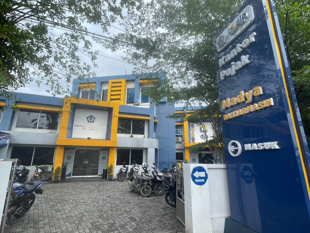 Kantor Penerimaan Pajak (KPP) Madya Banjarmasin di Jalan Djok Mentaya Banjarmasin Tengah yang menjadi lokasi OTT KPK. Foto: kumparan