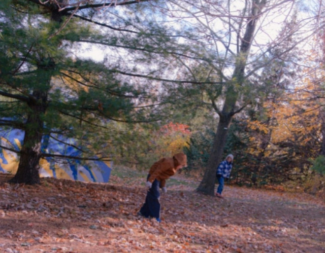 Ilustrasi anak-anak sedang bermain di taman. Sumber foto: unsplash.com