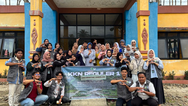 Dokumentasi Mahasiswa Bersama Pelaku UMKM