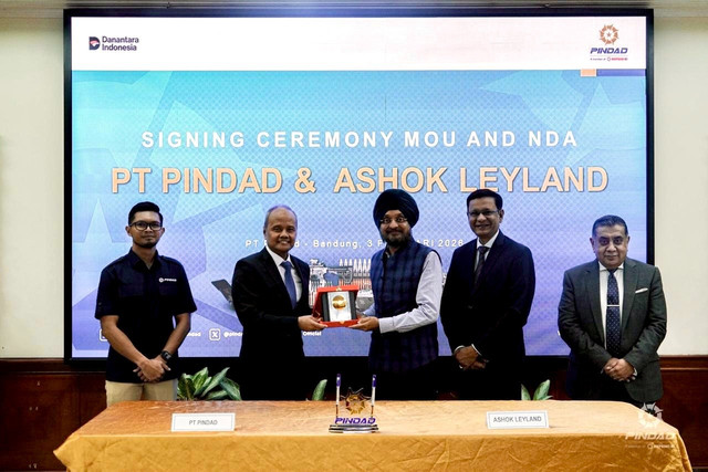 Ashok Leyland,  menjalin kerja sama strategis dengan PT Pindad. Foto: Pindad