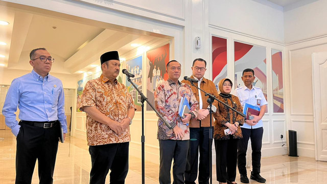 Mensesneg Prasetyo Hadi, Menteri PPN/Kepala Bappenas Rachmat Pambudy, Mendiktisaintek Brian Yuliarto, dan Kepala Brin Arif Satria di Kantor Kementerian PPN/Bappenas, Jakarta Pusat, Kamis (5/2/2026). Foto: Nasywa Athifah/kumparan
